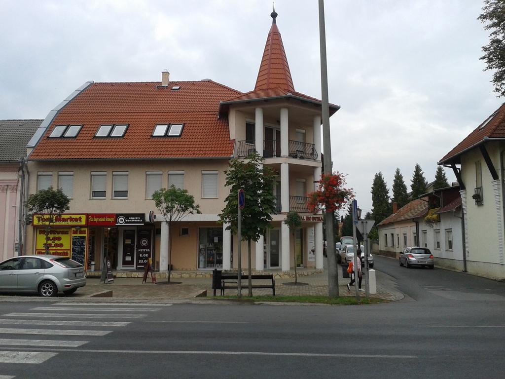 Kotany Apartman Harkány Esterno foto